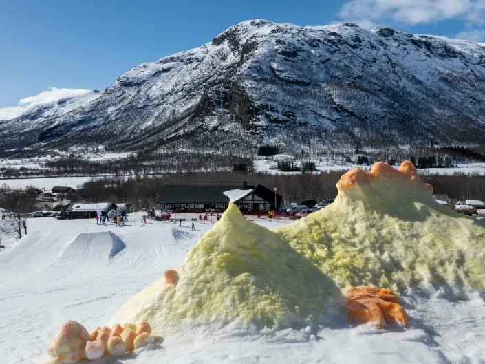 Påskekylling i snøen.
