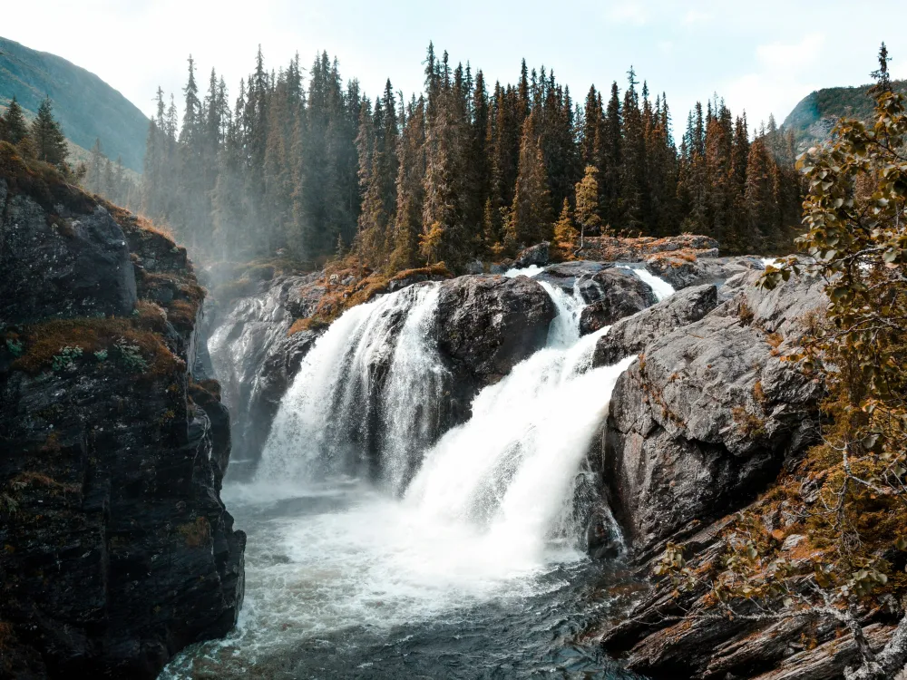 Rjukandefossen om høsten.