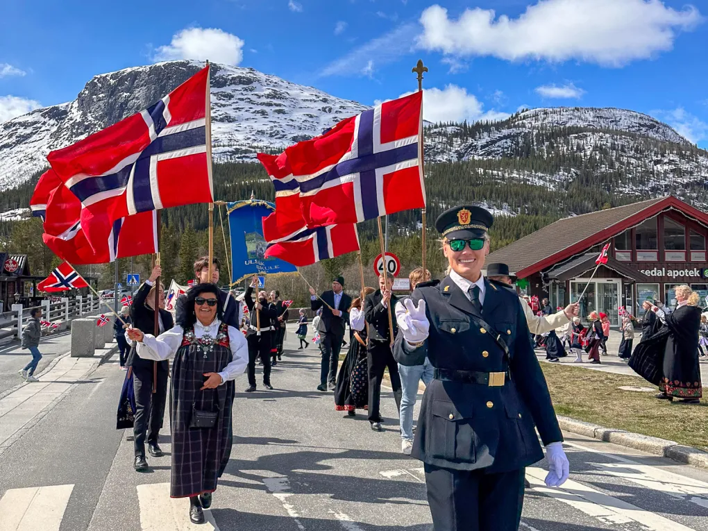Flaggbæring i Hemsedal 17 Mai tog