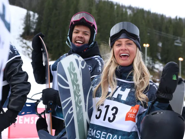 Kvinne og Mann som smiler etter Hemsedal Up N Down skirace