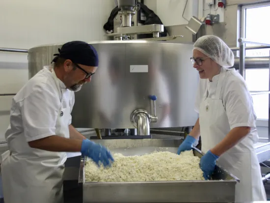 Mennesker som produserer ost i Hemsedal