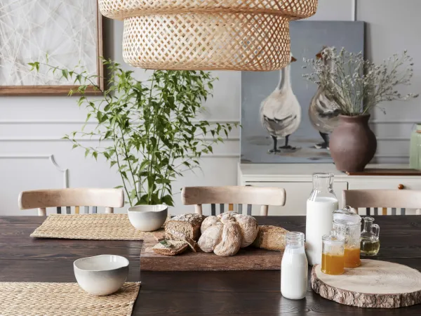 Bilde av et dekket bord