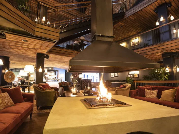 Innendørs peis på fyri