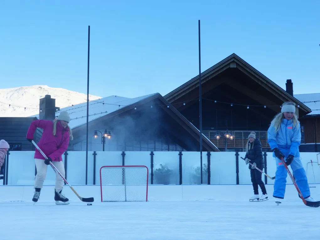 Hockey utenfor fyri resort.
