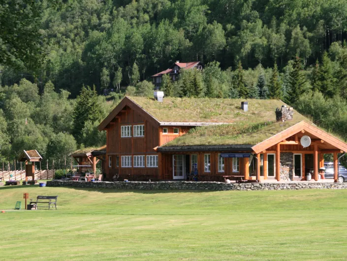 Bilde av et hus på en golfbane