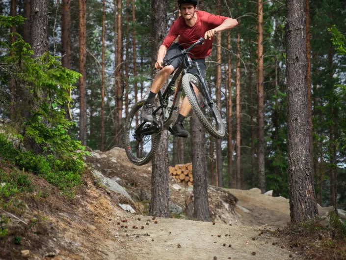 Tyttebærtrøkket Foto Lars Storheim, hopp med sykkel.