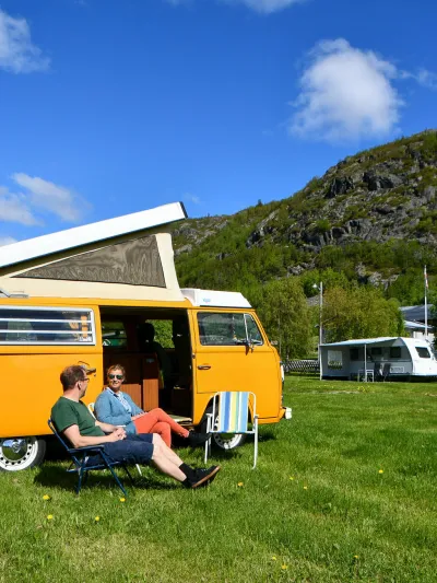 Gul gammel VW som står i Hemsedal