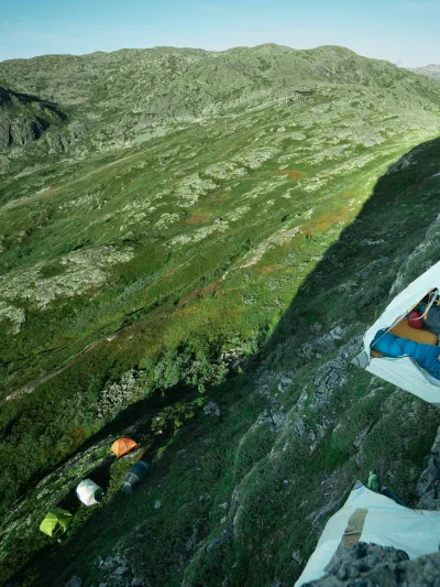 Skysleeping Hemsedal, telt og fjell (sommer).
