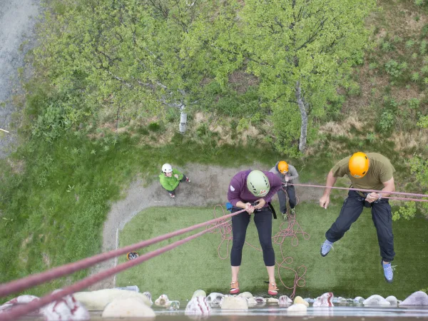 Klatretårnet, to som klatrer og to som sikrer.