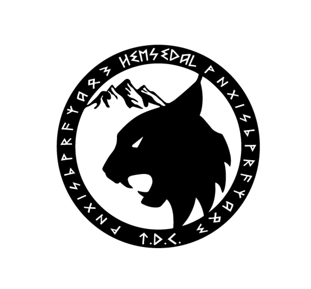 Rund logo i svart og hvit, med gaupe og fjell.