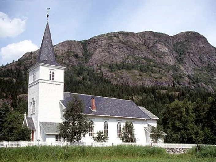Bilde av Hemsedal kirke sett fra siden