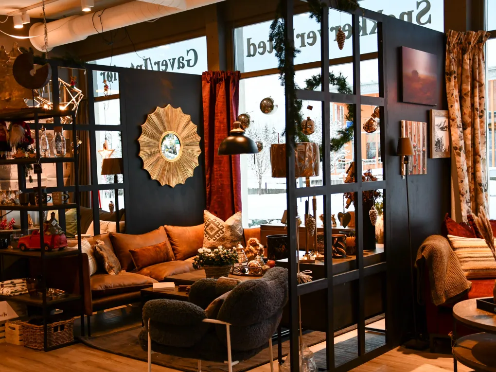 Inne hos Hemsedal møbler.