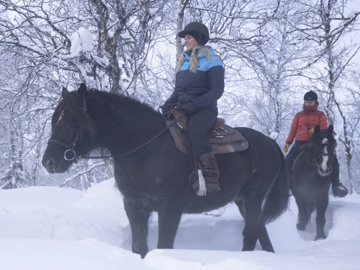 Ridetur i snøen, Hanne Morud.