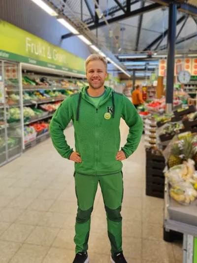 Bilde av mann i Kiwi uniform