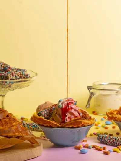 Bilde av vafler og ulike desserter