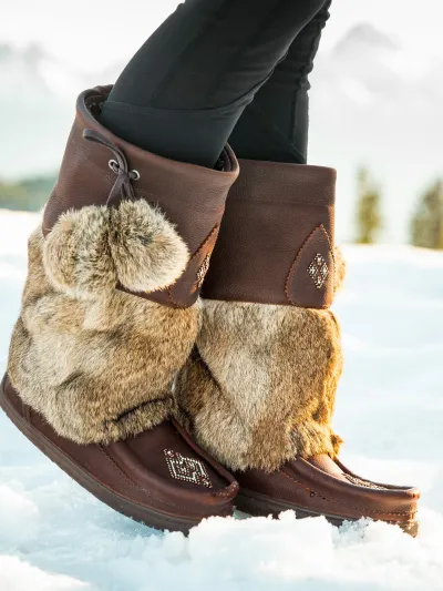 Brune skinnsko, med pels og mønster