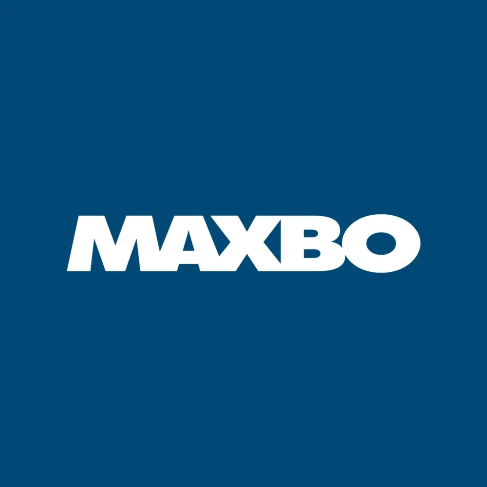 Maxbo logo med blå bakgrunn