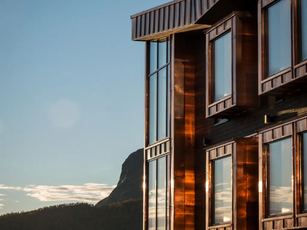 Utenfor skarsnuten hotel (høst).