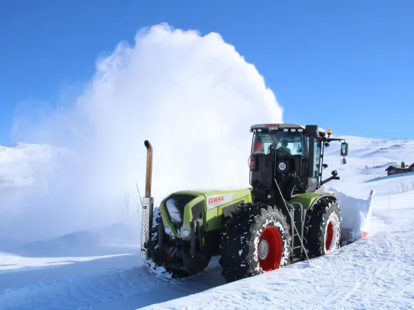 Snømåking oppå fjellet.