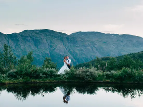 Harahorn bryllup utstikt, kyssing.