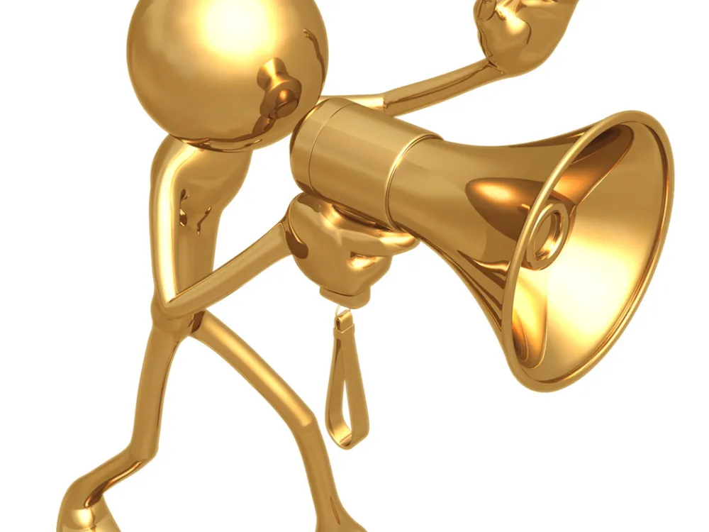 Gull farget pinnefigur med mikrofon