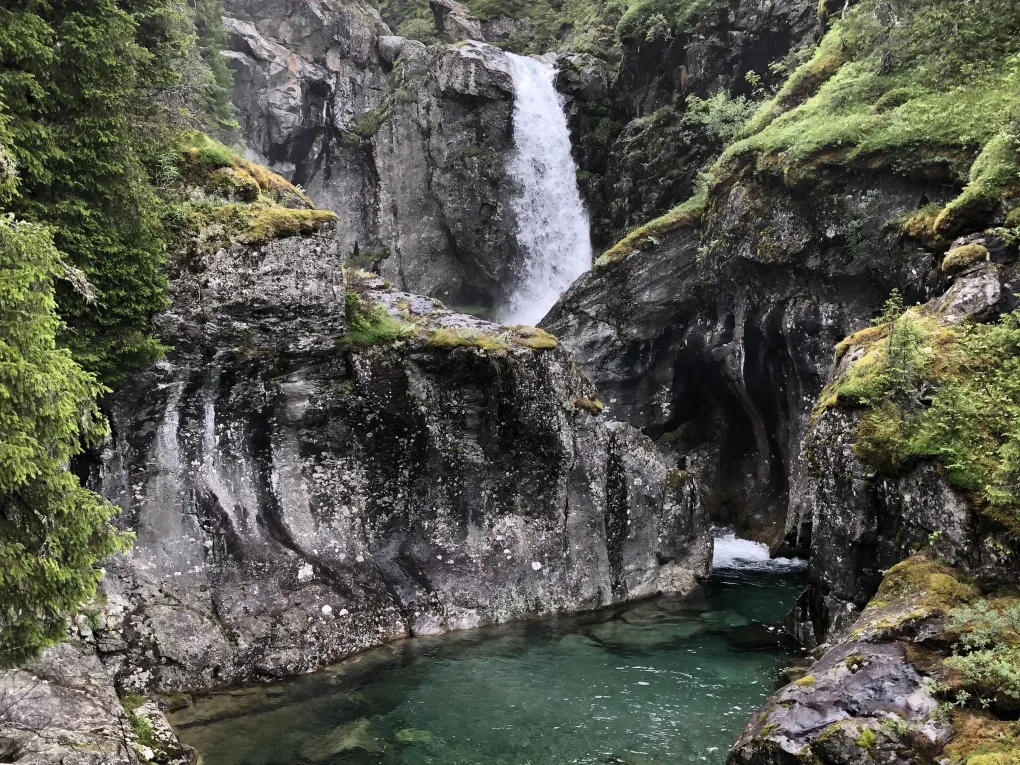 Foss Trøimsåne mot Steget.