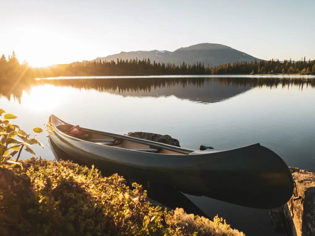 Kano i solnedgangen i Hemsedal