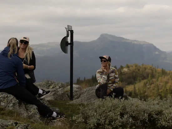 Damer som er på fjelltur på storhøvda i Hemsedal